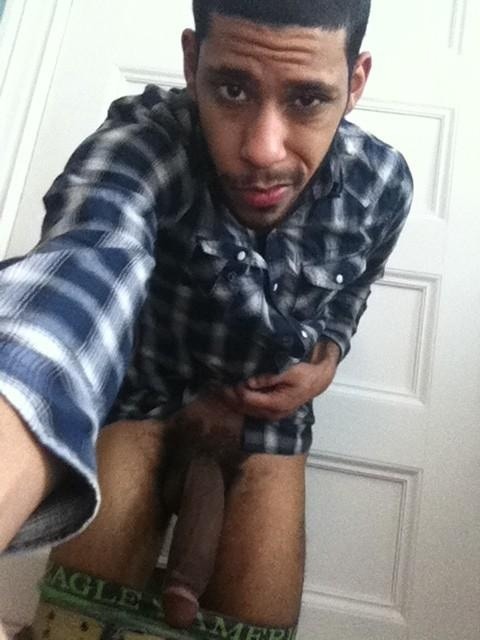 theblackclarkkent:  #OOMF From Twitter ! #TheBottomWhisperer!