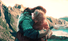 oakenbaggins:bagginshield gif battle vs arkenburglarround six: light & dark