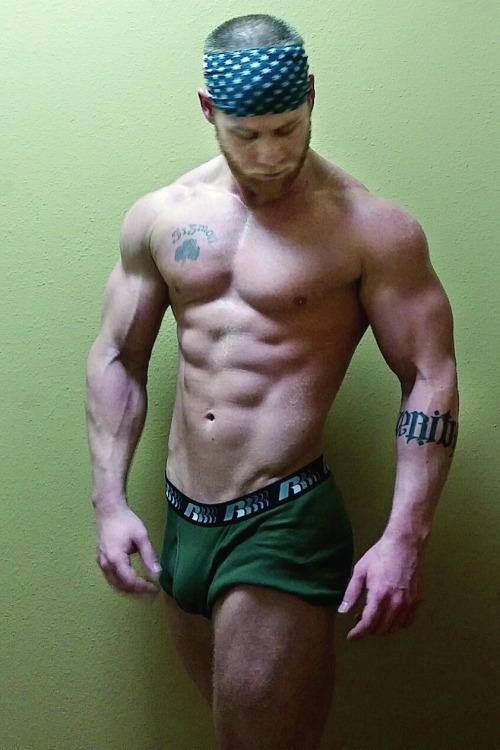 brainjock:  Hung Young Sigmon!  This hung Irish stud has his pics all over tumblr, but I thought I’d share a few new pics! You can’t really tell from these pics, but Sig is only 5'6 in shoes. I’m really fascinated by small guys with huge dongs!