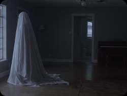 365filmsbyauroranocte: “You do what you can to make sure you’re still around after you’re gone.”   A Ghost Story (David Lowery, 2017)   