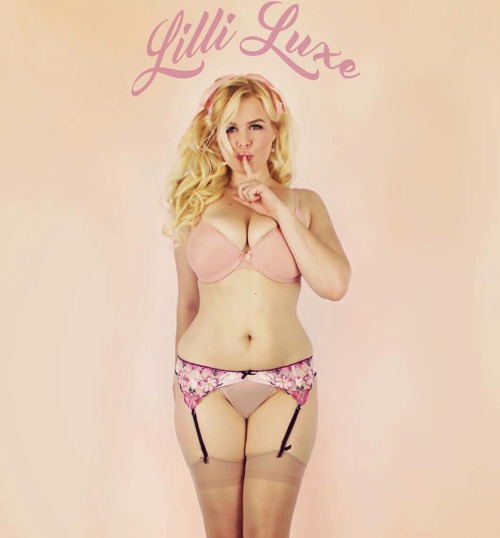 Porn curvy-pinup-sfw:  Lilli Luxe photos