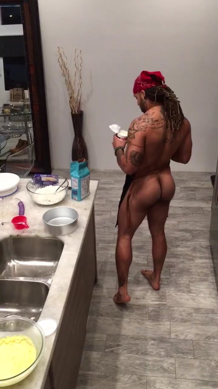 pervert4fun: Flashman wade showing us his famous cake recipe 😉