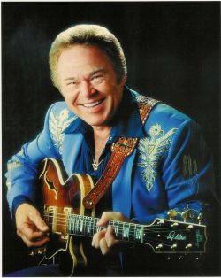 apanelofanalysts:Roy Clark   April 15, 1933 – November 15, 2018  