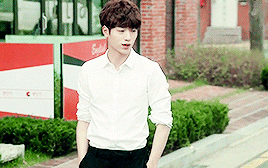 sleepingtide:Senior, do you know a Baek In Ho by any chance? He’s tall and talks in a rough way…he’s