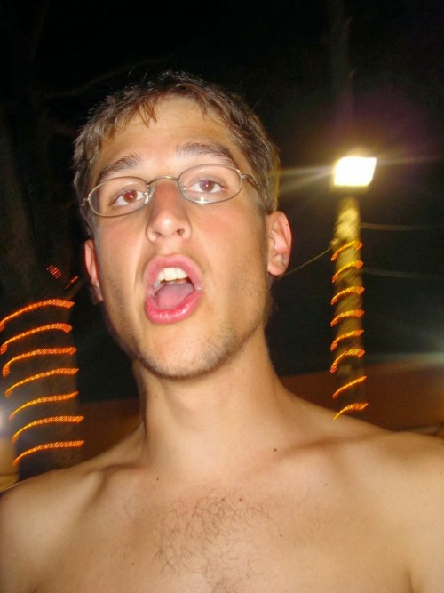 broswithoutclothes:   Adventures In Thonging, V2 