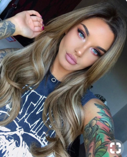 tattoogirlsde:  #tattoogirl #tattoomodel