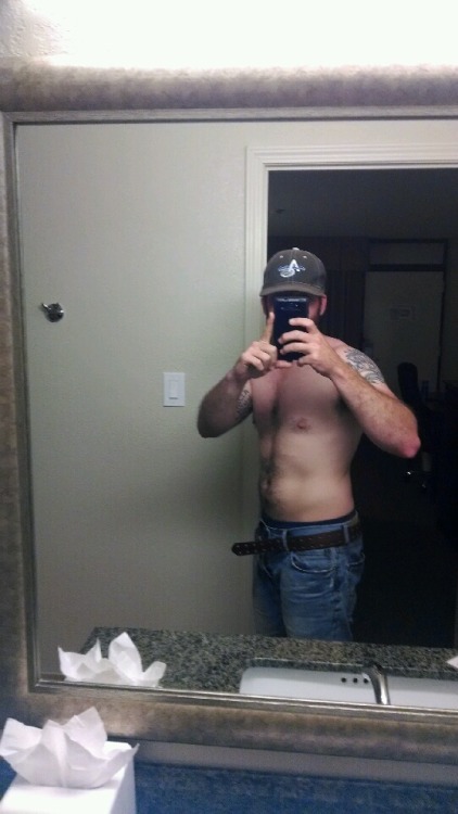 oregoncountryboy:  Colby The Rigger.   Hot young daddy :)