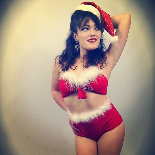 Christmas shoot today #pinup #vintage #misssanta #altmodel #alternative #curves #cute #hourglass #mo