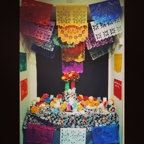 Dia de los muertos community alter at Thacher Gallery. #usfca #diadelosmuertos #sugarskull #mexicanr