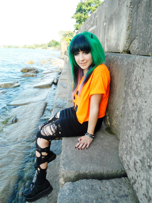 sugarheart-sweetheart:  I regret not wearing water appropriate clothes, but this outfit makes me happy! 