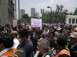 lapinchecanela:  Mexicanos manifestándose en contra del Genocidio Palestino en la Secretaria de Relaciones Exteriores exigiéndole al Gobierno Mexicano una postura en contra de los asesinatos cometidos por el gobierno terrorista de Israel.   