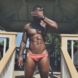 kevincarnell:  “Underneath that pretty