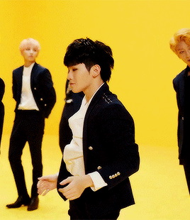 pledisseventeen: woozi in clap mv