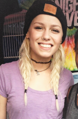 awjennamcdougall:  Jenna McDougall + random fan's photo 