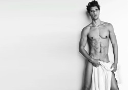 fagggotries:    Lucas Loyola by Mario Testino  