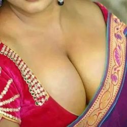 hunterkaamdev:  #Indian #Desi #Cleavage #Saree