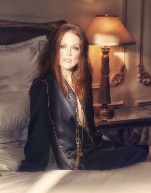 JULIANNE MOOREPHOTOGRAPHY BY KURT ISWARIENKO