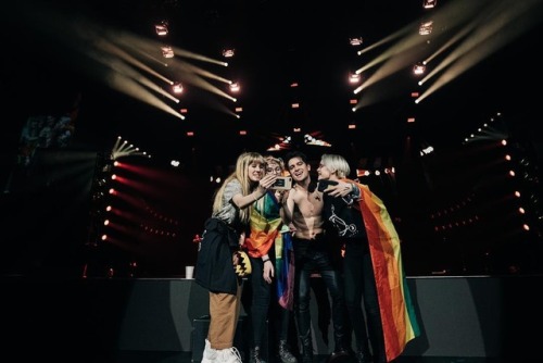 brendonuriesource: panicatthedisco: Thank you Berlin. #prayforthewickedtour - @jakechams