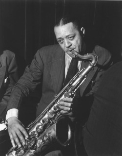 didierleclair:  DON’T PLAY IT STRAIGHT…TILT IT LIKE LESTER! The original Lester Young 