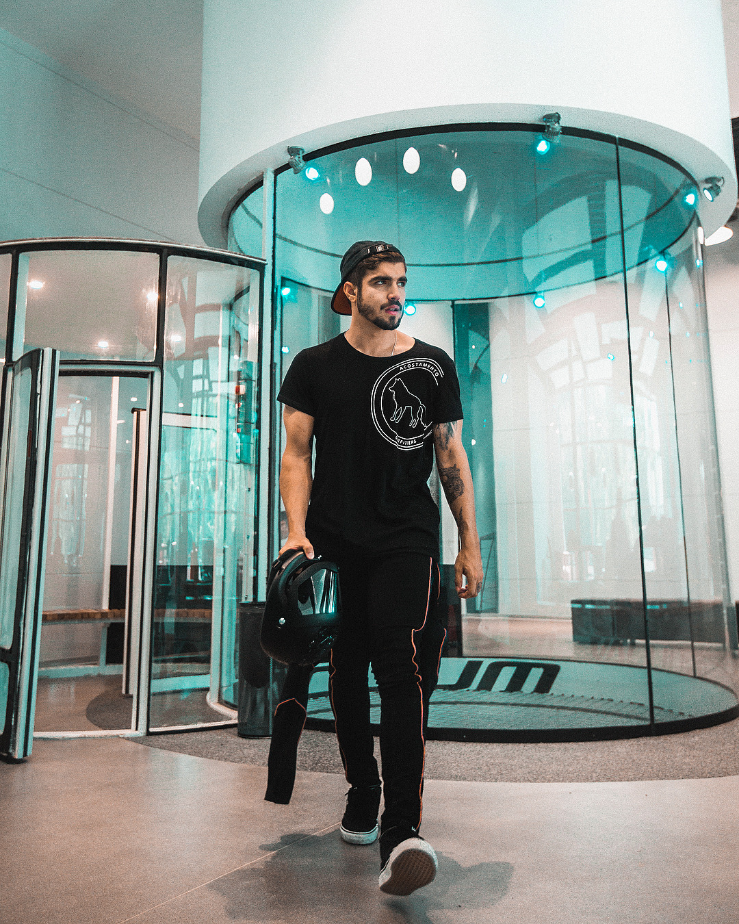 celebswhogetslepton: @caiocastro: No túnel até Lobo voa irmão ! 🤟🏽HeadDown