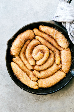 foodffs:  SKILLET MAPLE BACON CINNAMON ROLL Follow for recipes Get your FoodFfs stuff here