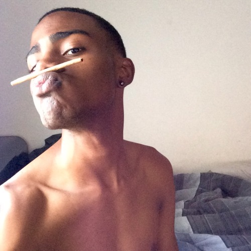 epitomeofpetty:  The lonely bored stoner 🚬