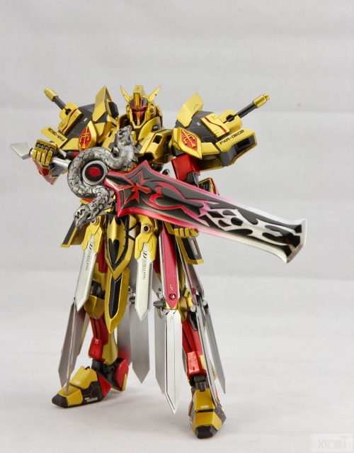 wildchild-inc95:This is one of the best custom built Gundam I’ve ever seen! The builder used a MG In