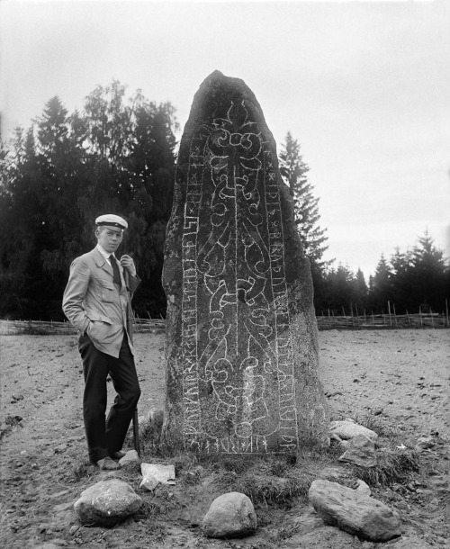 c86: Viking runestones of the Swedish countryside, 1899-1945