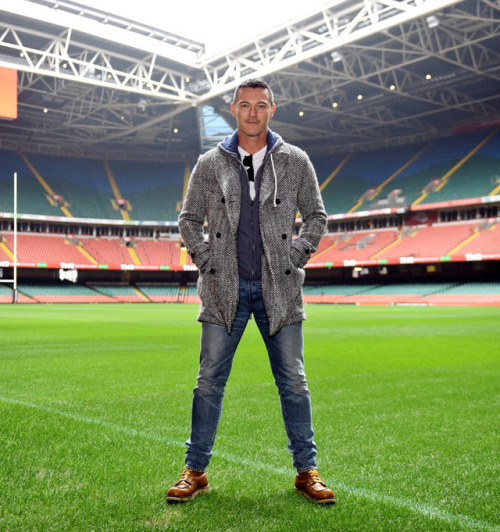 luuuuuke-evans:@TheRealLukevans: Cymru am byth!! Let’s be having you!!! @WelshRugbyUnion #WALvSCO