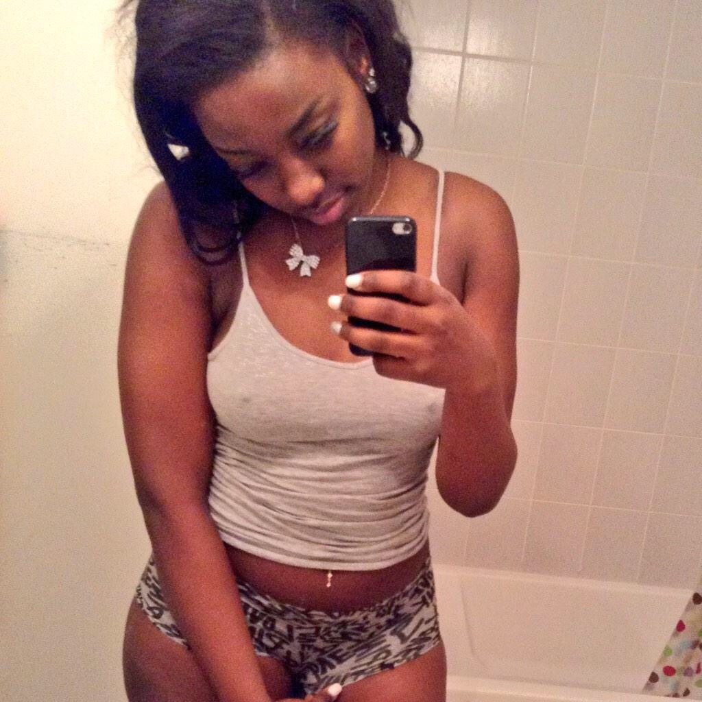 illyspov:  Jamaicans be thick in the right places I swear.  Twitter: @MahlissaRozay