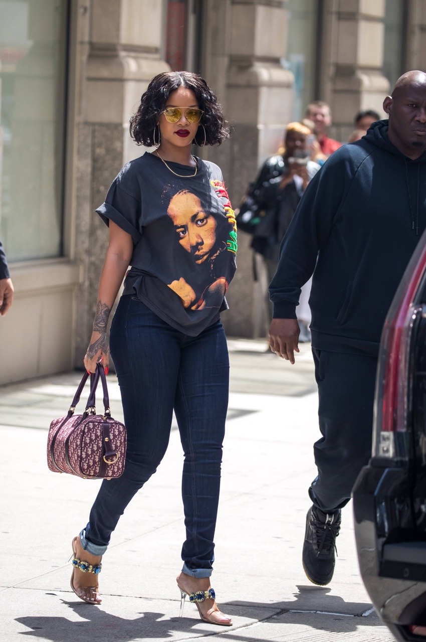 rihanna-infinity:  May 24: Rihanna out in NYC.