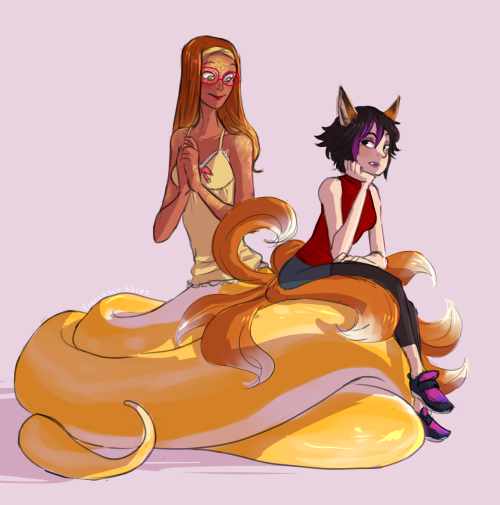 frenchscribbles:  In all honesty, I just wanted to draw Honey Lemon as a Naga, and then Kumiho Gogo sorta happened. ┐(・ω・)┌   cuties <3