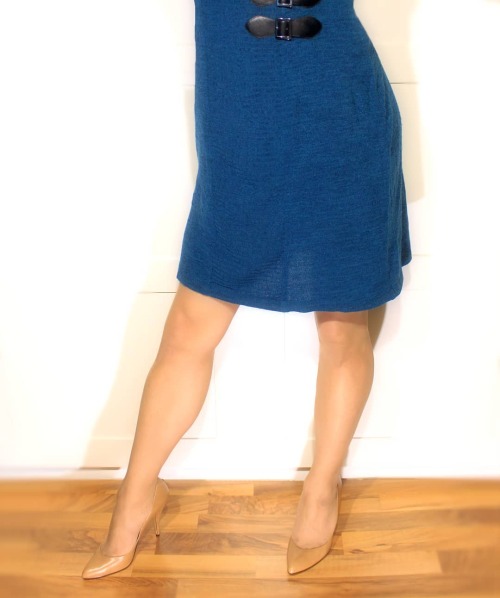 Wearing one of my favorite sweater dresses and a pair of fabulous heels from www.classicpumps.com wh