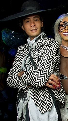 staringouttosea:Raja at Manila Luzon’s Black & White Masquerade Party at Blow Fridays on Decembe