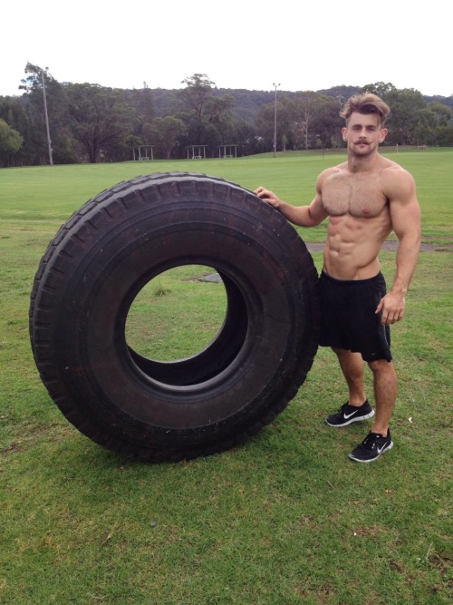 sovoyeur:  bangarangblog: training hard in the rain today 