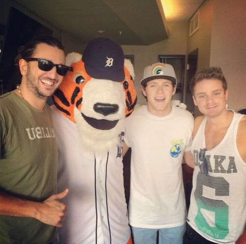 wwadirectory: niallhoran: Thank you Detroit tigers for having us the other day, it was a really grea