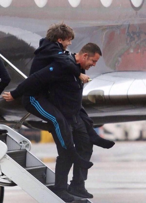 hazzaskitten:At first it seems odd that he’s carrying toys off the plane, but then you understand….