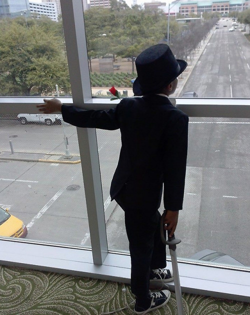 charmingdeadpool:My brother really loves Sailor Moon, so he wanted to go as tuxedo mask at a con we 