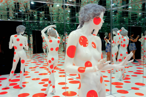 ibiza-travel-guide-deactivated2: Yayoi Kusama, Infinity Dots Mirrored Room, 1996