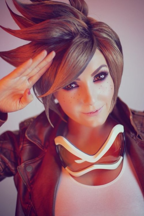 overbutts:  Tracer Cosplay  Booooooty