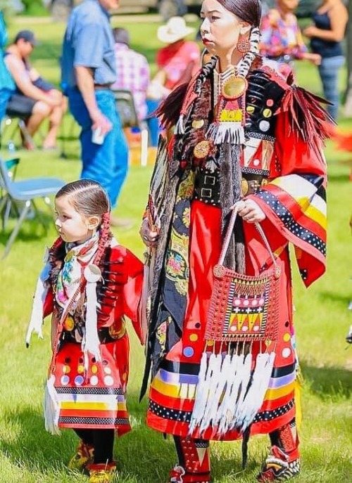 welcomenativeamericanstore: Dances have always been significant in the lives of Native Americans as 