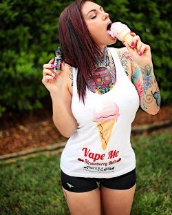 pandorablueofpblive:  Headed to go see #3doorsdown tonight 🎶 Its a hot one here in #Florida so this might cool me off #strawberrymelt from @prmyum 🍦 #vapeme #pandorablue 📷 @photosbyturbo @premiumvapesupply #premiumeliquid #prmyum #icecream #eliquid