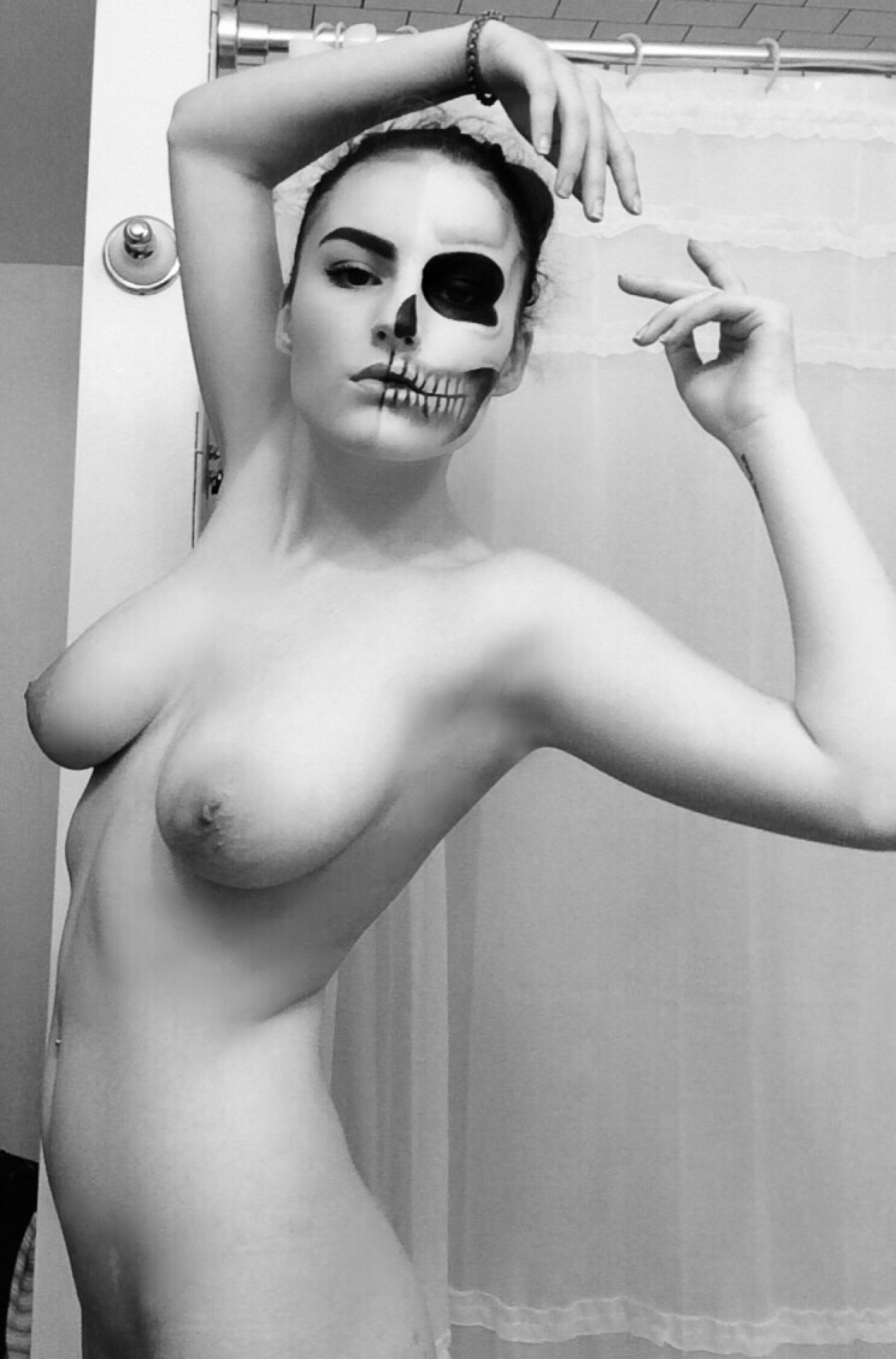 hazeleyes2012:  happy last few minutes of Halloween!  You just made them so very