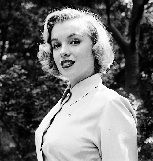 tropicalmoons:  vintagegal:  Marilyn Monroe adult photos