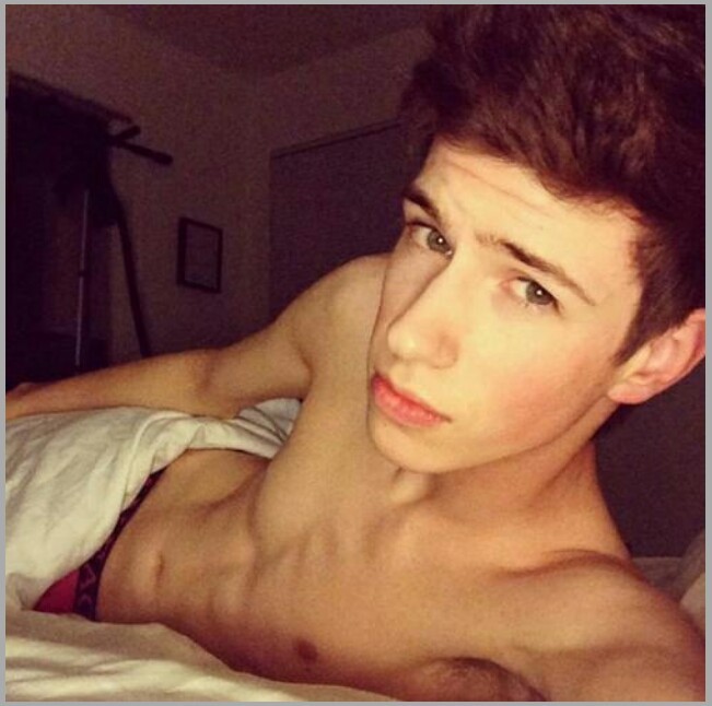 motdrobert2:   Follow me for Hot Guys, Str8 Kiks, Str8 Guy Snaps… Check out my