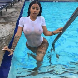 antisellout:   alexisskyy_  