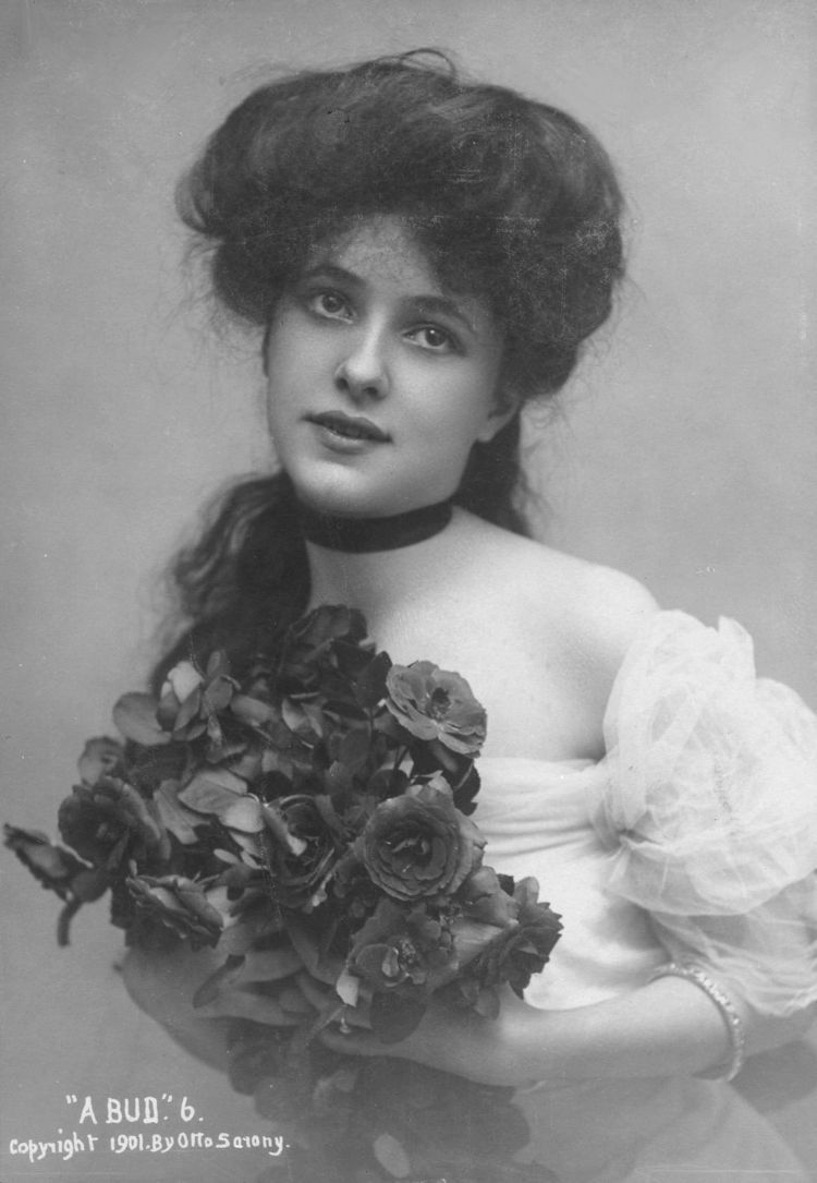 silent&ndash;era:  Evelyn Nesbit, 1901. Photographed by Otto Sarony