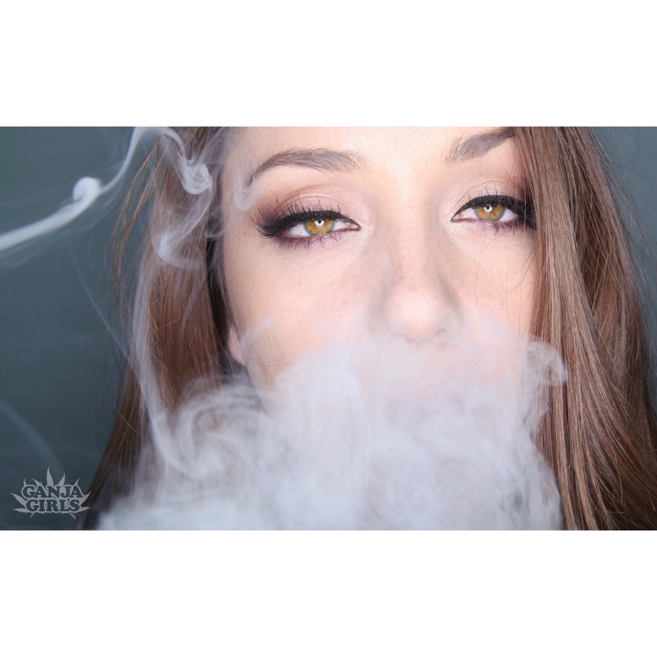 theganjagirls:  #AlienBees #RingFlash test