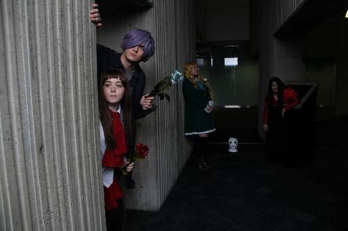 kiyumiarashi: More pictures of my Lady in Red cosplay from Youmacon!  Ib (x) Garry (x) Mary (x)