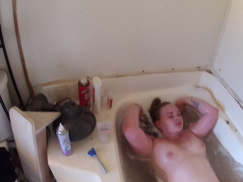 sirlix3universe: Splish splash, Youngest daughter taking a bath! Cum in there & ravish you again